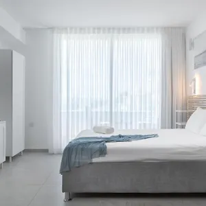 סוויטה עם נוף וצמודה לים במתחם Seaside היוקרתי עם בריכה - By Seaelo דירה